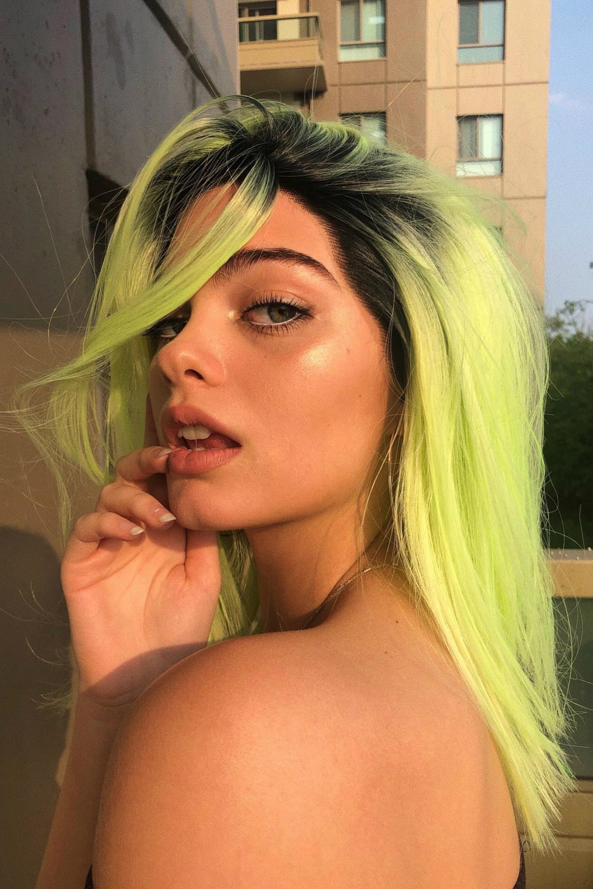 ?KYLIE 12” NEON GREEN LACE FRONT Wig *NWT*? Amazon.com : AFBeauty Neon Green Wig Lime Green Lace Front  main image 3